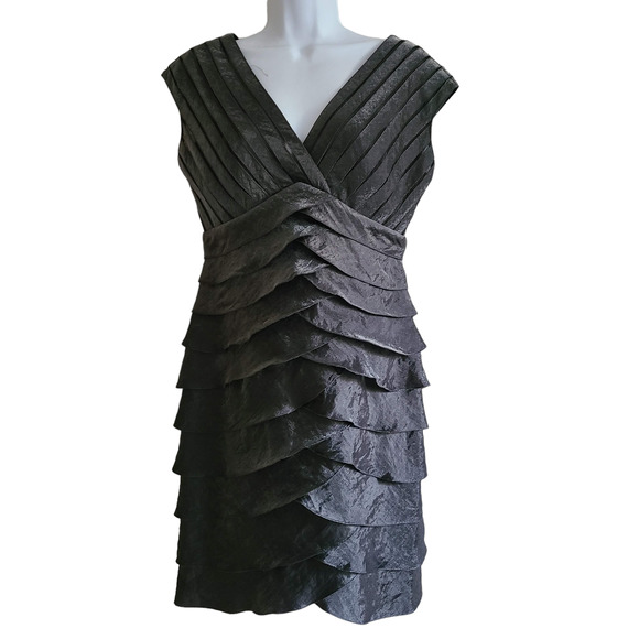 ADRIANNA PAPELL Pewter Gray Metallic Shutter Pleat Midi Dress Women's 10‎ Petite - Picture 1 of 12